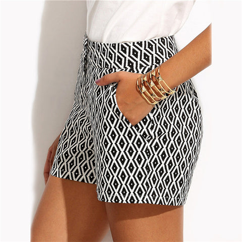 Casual mid-waist shorts